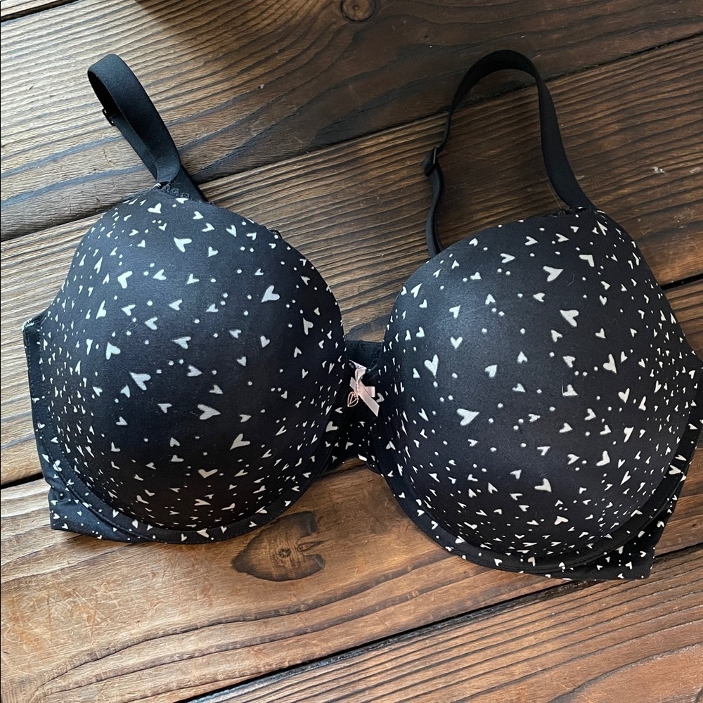 Victoria's Secret Black and Ivory Hearts Bra